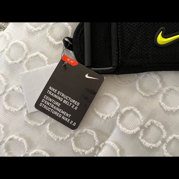 Nike Structured Training Belt 2.0 Size Medium M Black Volt New NWT Weights Fit - Picture 8 of 9